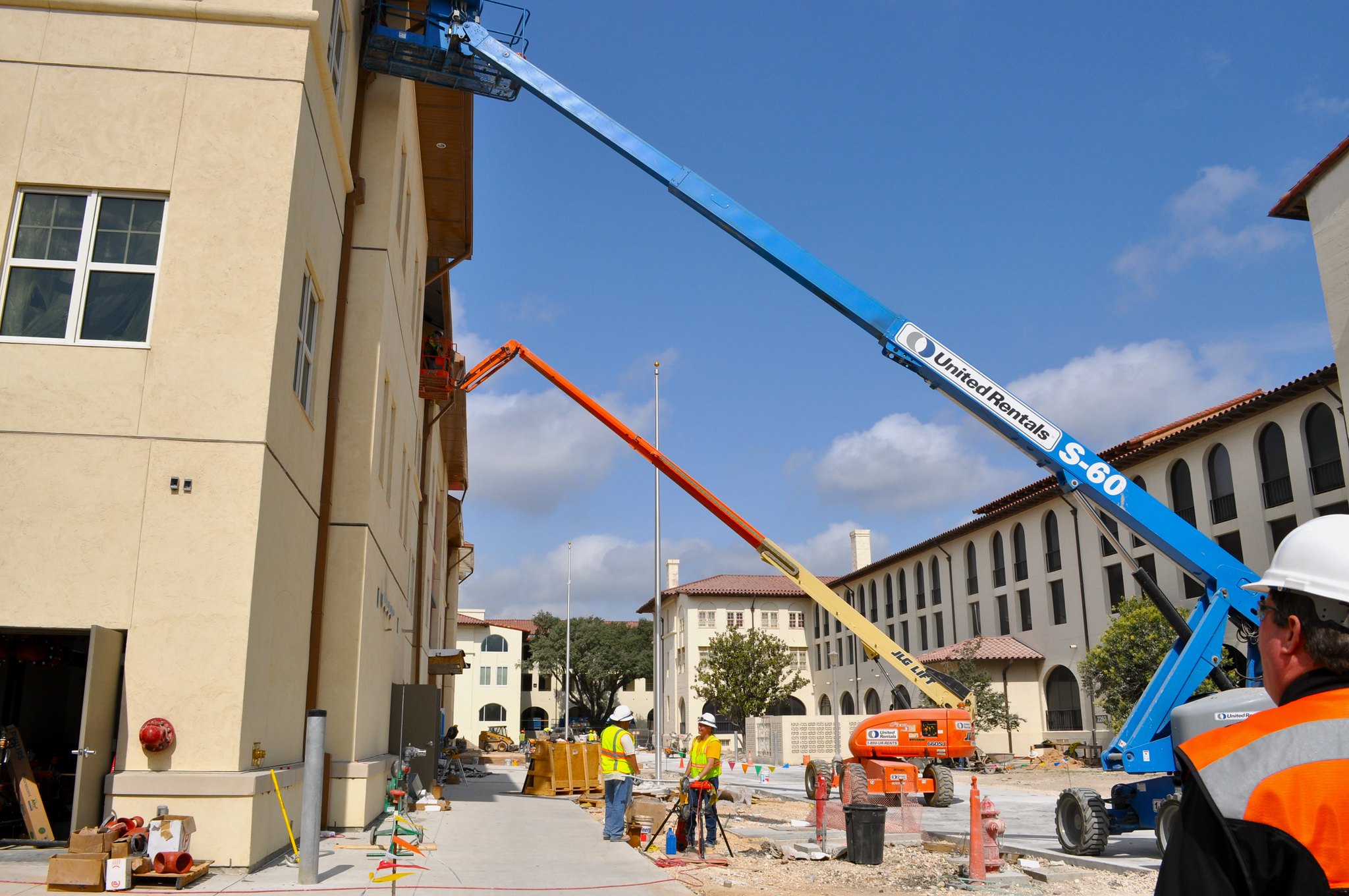SAFETY IMPROVEMENTSRemove workers from elevated platforms with a fully remote-control system